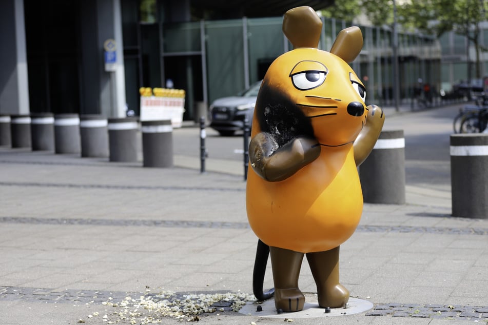 Brandanschlag auf Maus-Figur vor fast einem Jahr: So ist der Stand der Ermittlungen