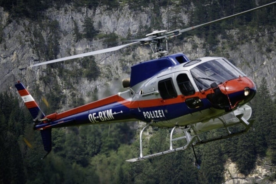 Mit einem Hubschrauber wurde das Gelände gründlich abgesucht. (Symbolbild)
