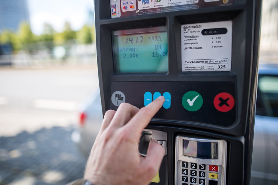 Autofahrer zahlen am Georgiring in Leipzig 1,50 Euro pro halbe Stunde. Einen Tagestarif gibt's nicht.