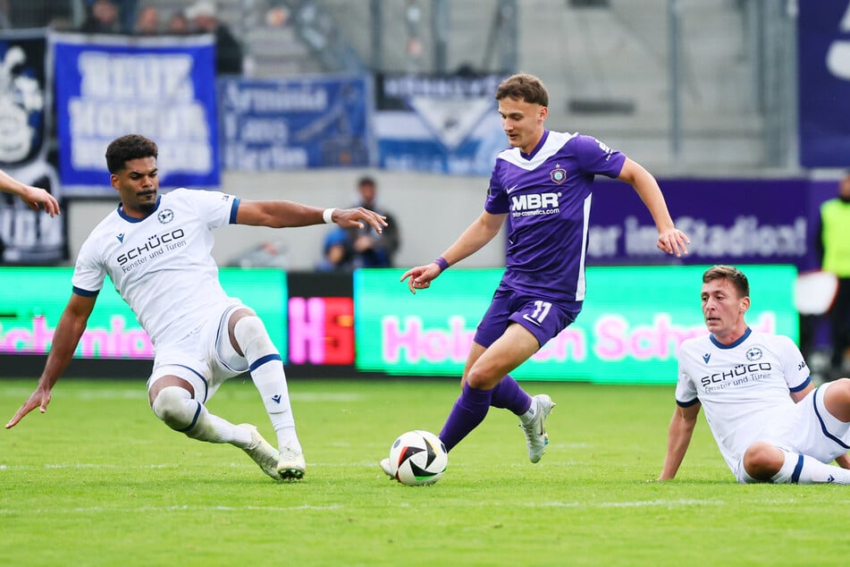 Omar Sijaric (M.) umkurvte hier die Bielefelder André Becker und Markus Wörl. Er zündet in dieser Saison noch nicht so, sucht seine Form.