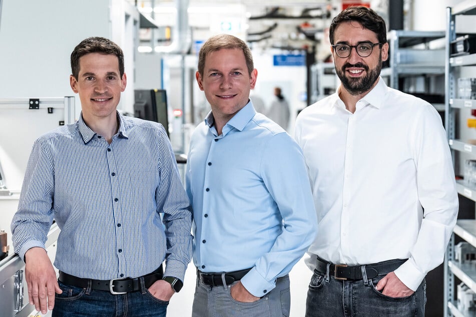 Das Team um Dr. Konrad Schraml (M.), Dr. Caspar Leendertz (r., beide Infineon) und Prof. Dr. Thomas Basler (TU Chemnitz) hat das Modul zur Serienreife gebracht.