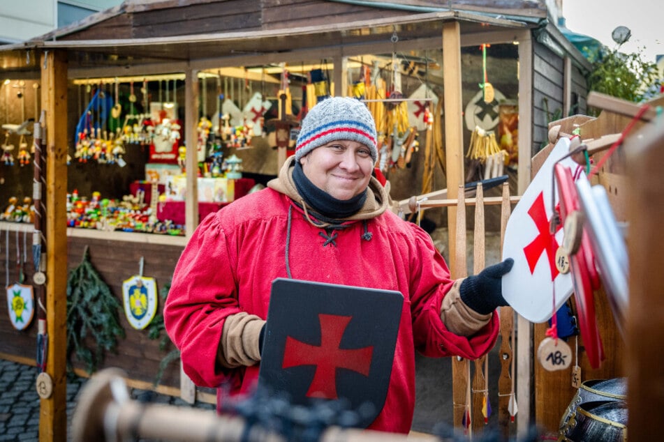 Holzspielzeug-Verkäufer Patrick Badzo (38) aus Tschechien kommt schon mehrere Jahre nach Chemnitz.