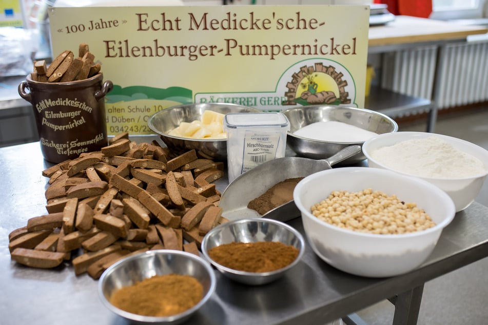 Zutaten für die kaiserliche Geheimrezeptur: Zucker, Kunsthonig, Haselnüsse, Weizenmehl, Hirschhornsalz und Gewürze.