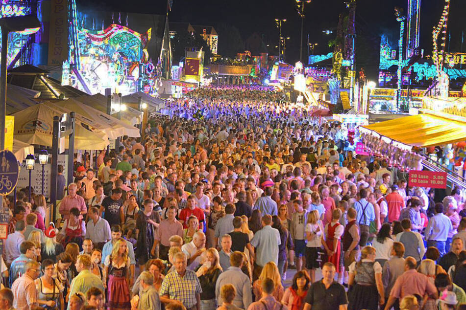 Am Freitag startete in der niederbayerischen Kleinstadt Straubing das Gäubodenfest. Auch auf Volksfesten gab es bereits Achterbahn-Unfälle - wenn auch selten.