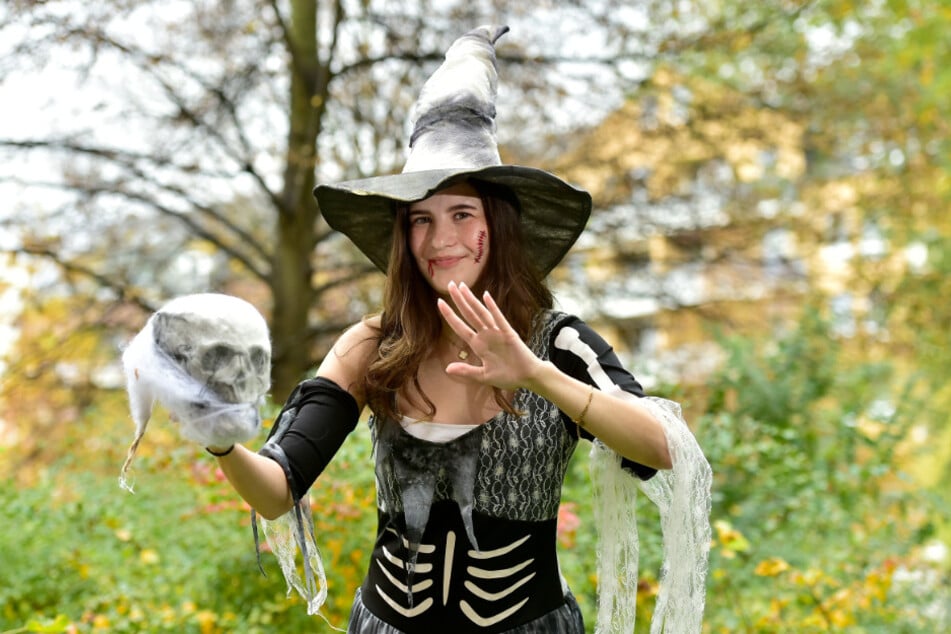 Fertig geschminkt und verkleidet: Reporterin Lisa-Marie Wieland (26) ist bereit für Halloween.