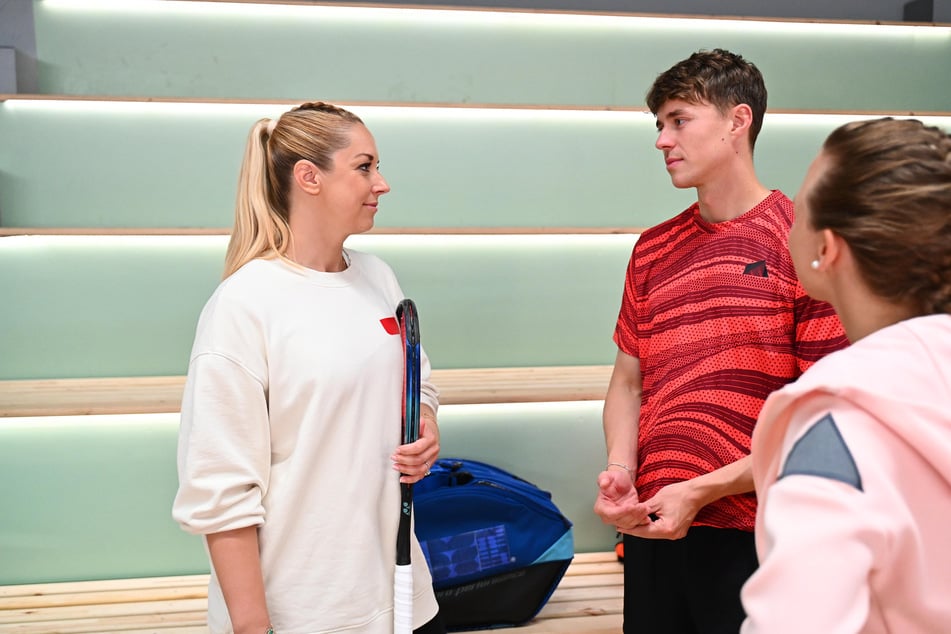 Sabine Lisicki (l.) macht Elias ein fast unschlagbares Angebot, das einen Haken hat.