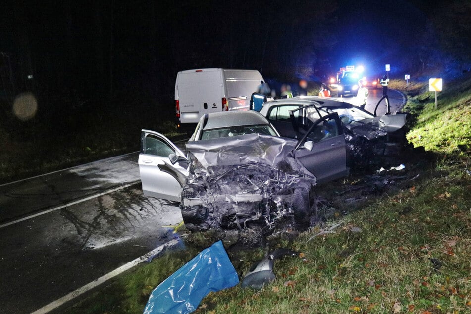 Die Unfallwagen wurden abgeschleppt.