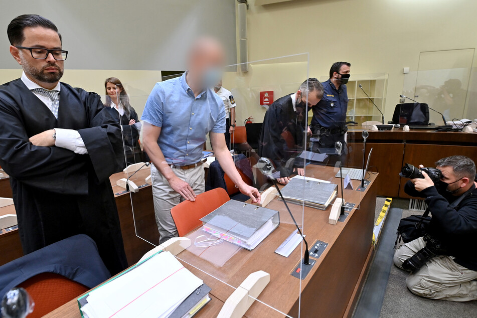 Vier Monate lang wurde das Doping-System von Mark S. (2.v.l.) von allen Seiten entsprechend durchleuchtet. Nun steht ein Urteil an.