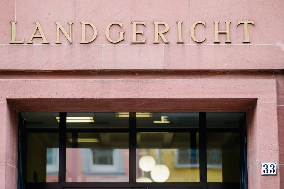Der Prozess vor dem Landgericht Frankfurt beginnt am Montag und soll voraussichtlich bis Mitte September dauern.