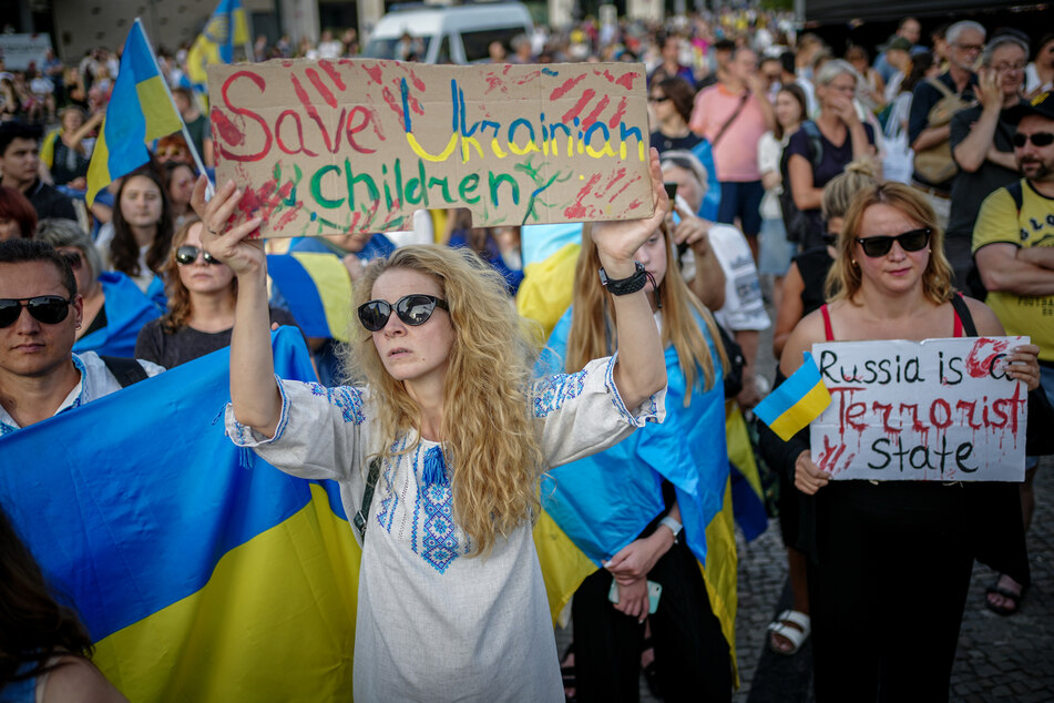 In Berlin gehen die Menschen für die Ukraine auf die Straße.