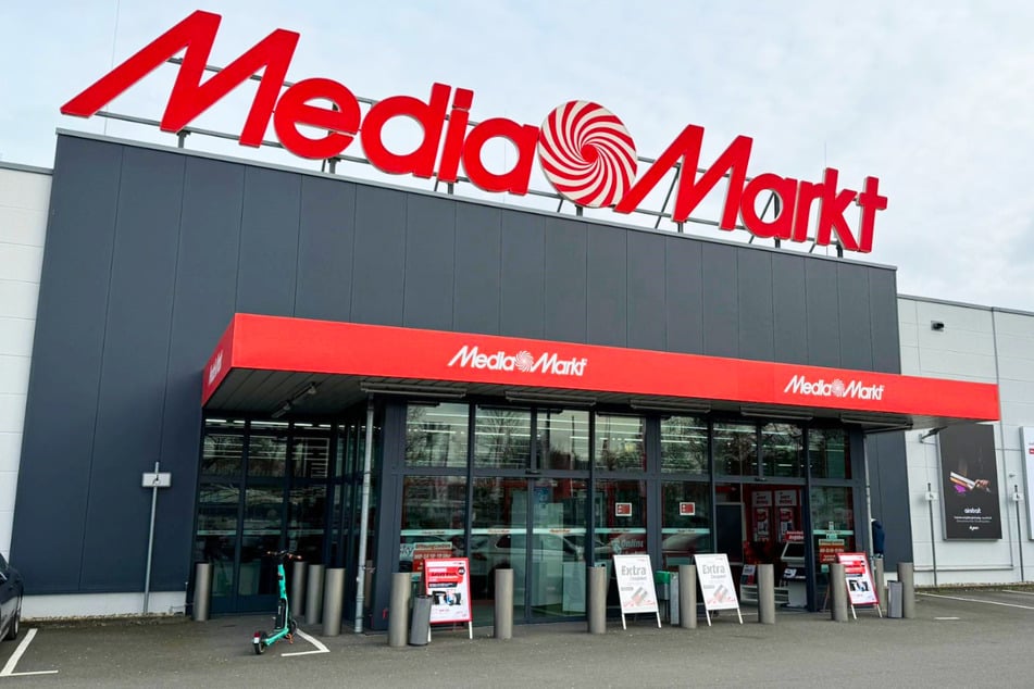 MediaMarkt Neuss auf dem Konrad-Adenauer-Ring 95.