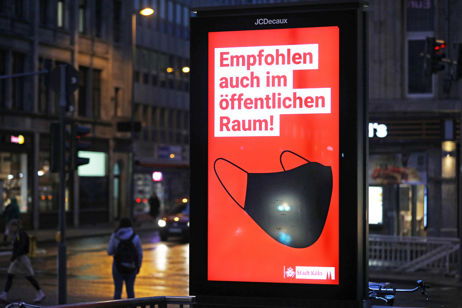 In Köln wirbt die Stadt für das Tragen von Mund-Nase-Masken, in Fußgängerzonen ist es sogar Pflicht.