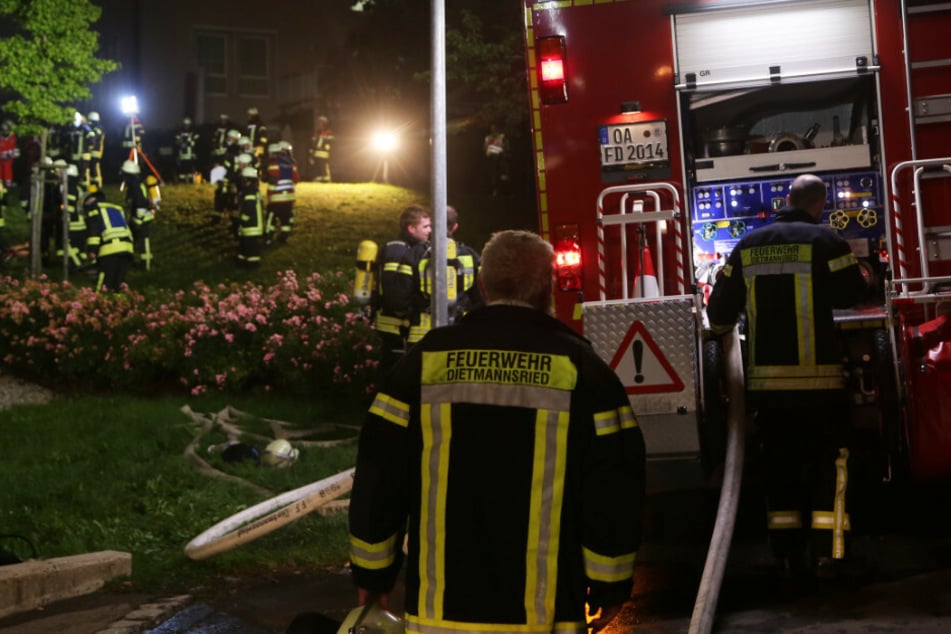 Bei einem Brand in einem Seniorenheim in Schwaben sind im Freistaat Bayern mindestens vier Menschen verletzt worden.