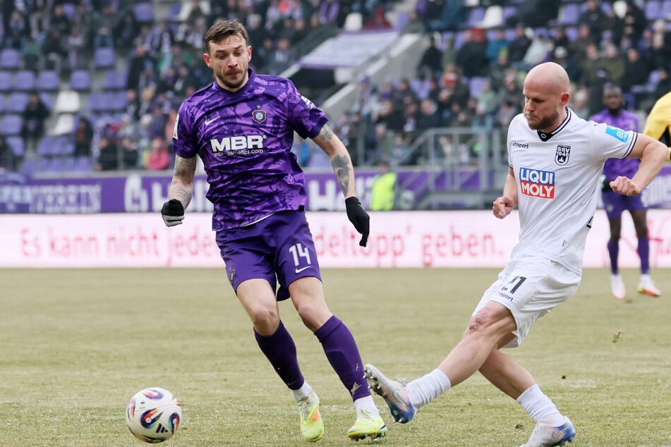 Sein letzter Einsatz im "Veilchen"-Trikot. Boris Tashchy (32, links) wurde im Anschluss an die schmerzhafte 0:3-Niederlage gegen den SSV Ulm freigestellt.