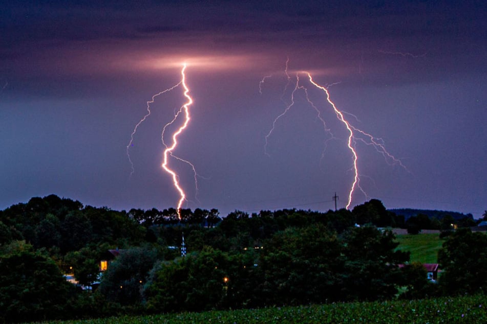 Die Südbayern sollten sich auf Gewitter einstellen. (Archiv)