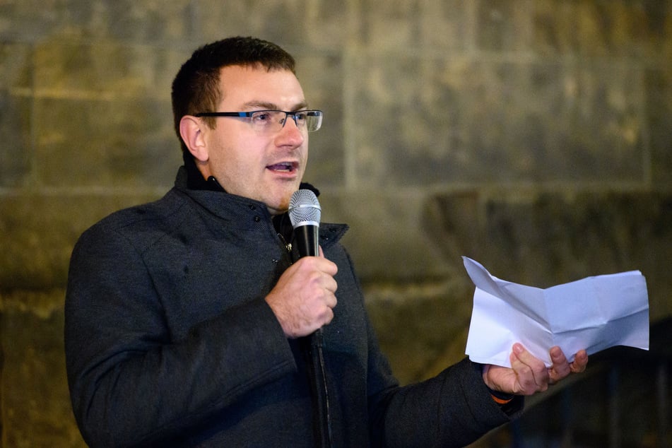 Dass die AfD sich aus dem OB-Wahlkampf zurückzieht, spielt Stefan Hartung (36) von den rechtsextremen "Freien Sachsen" in die Karten.