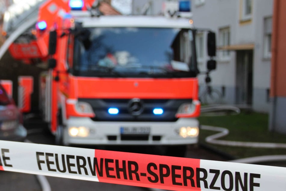 In einem Industriebetrieb in Bonn-Lannesdorf hat es am Dienstagmorgen gebrannt. Zahlreiche Menschen zogen sich dabei Rauchvergiftungen zu (Symbolbild).