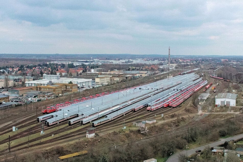 So viele ausrangierte Züge werden in Leipzig-Engelsdorf geparkt.