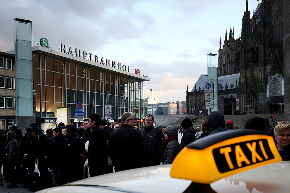 Taxifahrten in Köln werden ab dem 1. September deutlich teurer. (Symbolbild)