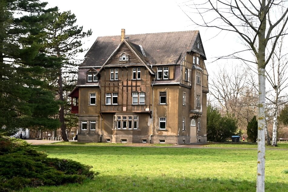 So sah das Verwaltungsgebäude vor der Sanierung aus.