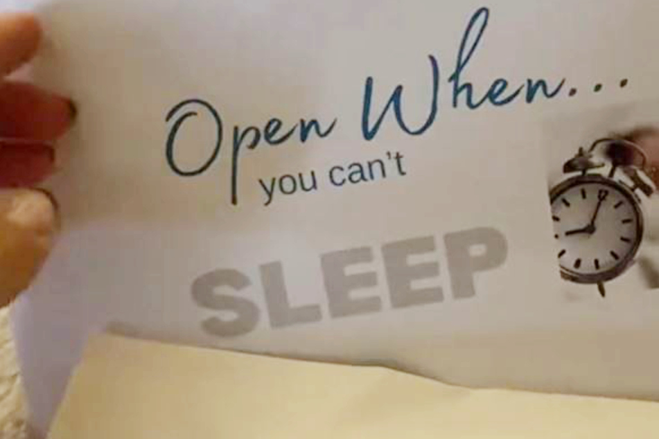 "Öffnen, wenn Du nicht schlafen kannst", heißt es auf einem der vielen Umschläge.