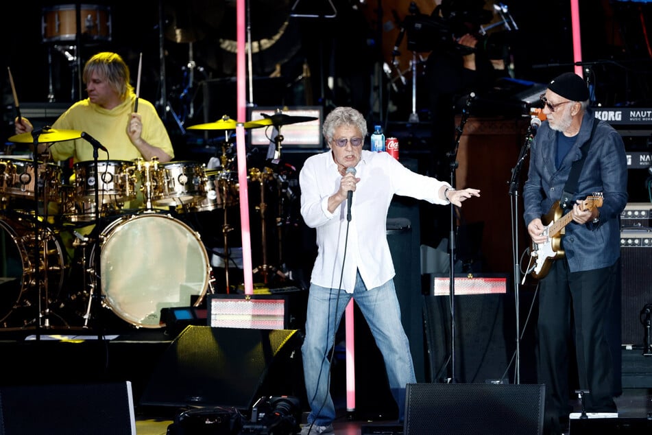 Roger Daltrey (79, M.) und Pete Townshend (78, r.) nahmen die Fans am Dienstagabend mit auf eine musikalische Zeitreise.