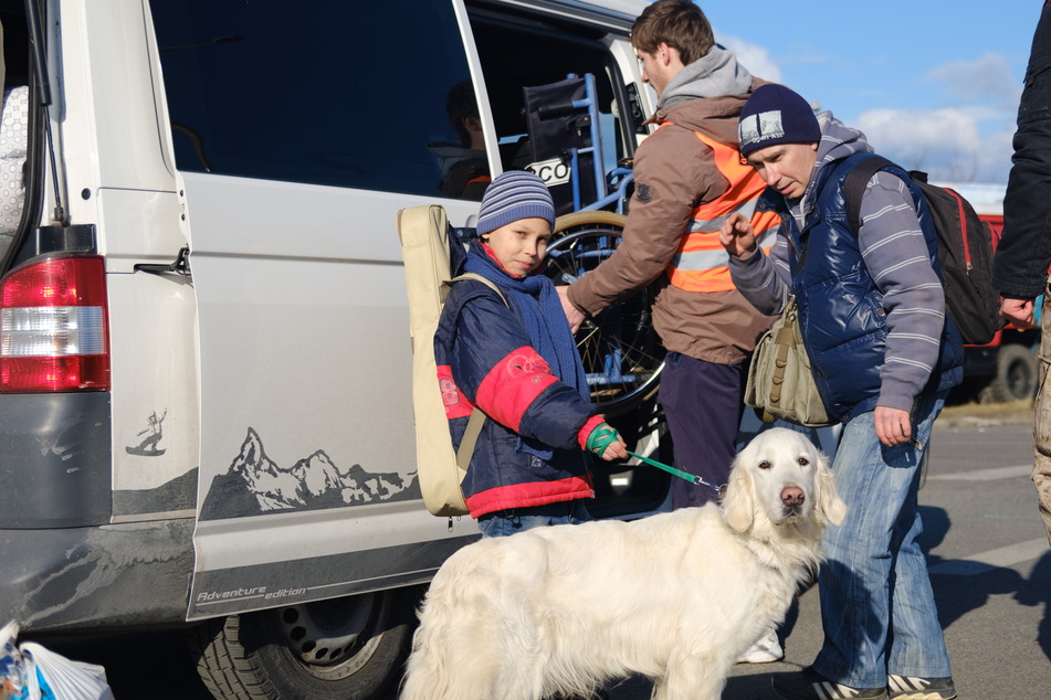 Helfer vor Ort: Der Dresdner Verein Mission-Lifeline transportiert Flüchtlinge aus dem Ukraine-Nachbarland Slowakei in sichere europäische Häfen.