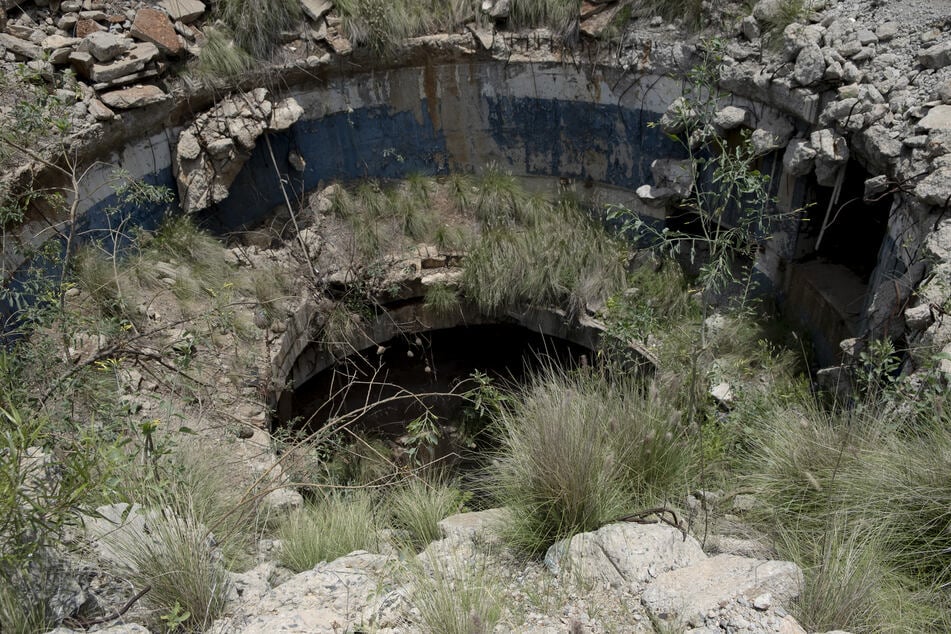 Der Eingangsschacht einer verlassenen Mine in Stilfontein. Behörden arbeiten derzeit an der Bergung der "zama zamas".