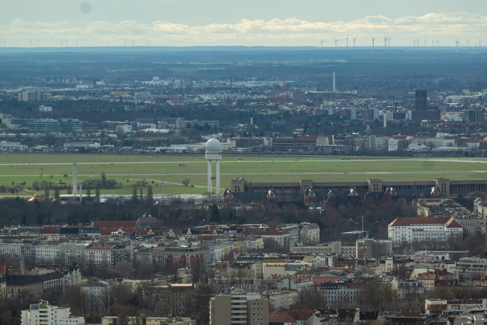Mehr Flüchtlinge auf Tempelhofer Feld: CDU und SPD stimmen Gesetzentwurf zu