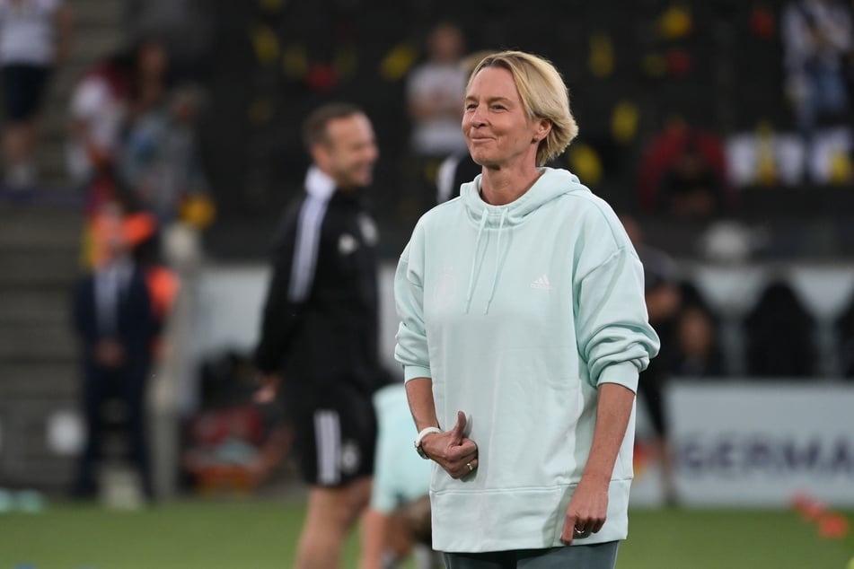 Bundestrainerin Martina Voss-Tecklenburg (54) berief insgesamt vier Torhüterinnen ins Aufgebot für die Partie am 7. Oktober in Dresden.