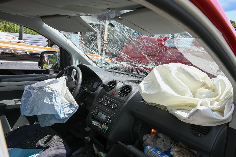 Der Fahrer wurde bei dem Unfall verletzt.