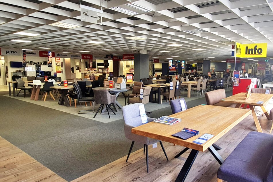 Am Sonntag (1.3.) gibt's bei ROLLER in Alzey u.a. bis zu 20 Prozent Nachlass auf nahezu alle Möbel.²