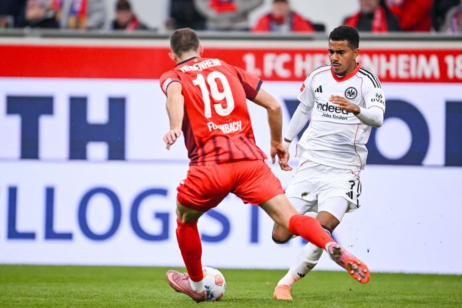 Ansgar Knauff (r.) und seine Teamkollegen ließen am 9. Spieltag der Bundesliga beim Außenseiter Punkte liegen.