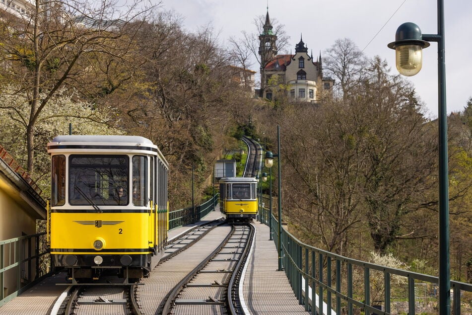 Die Standseilbahn steht seit 1984 unter Denkmalschutz und fährt tagtäglich Hunderte Besucher von Loschwitz zum Weißen Hirsch - oder andersherum. (Archivfoto)