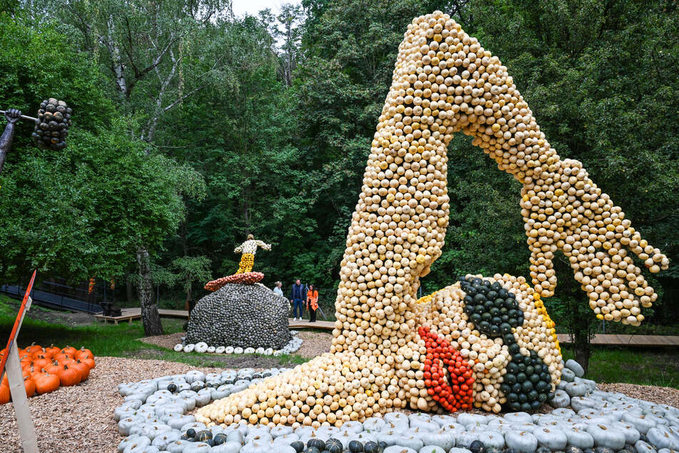 In Oskarshausen wurde aus 50.000 Kürbissen Kunst erschaffen.