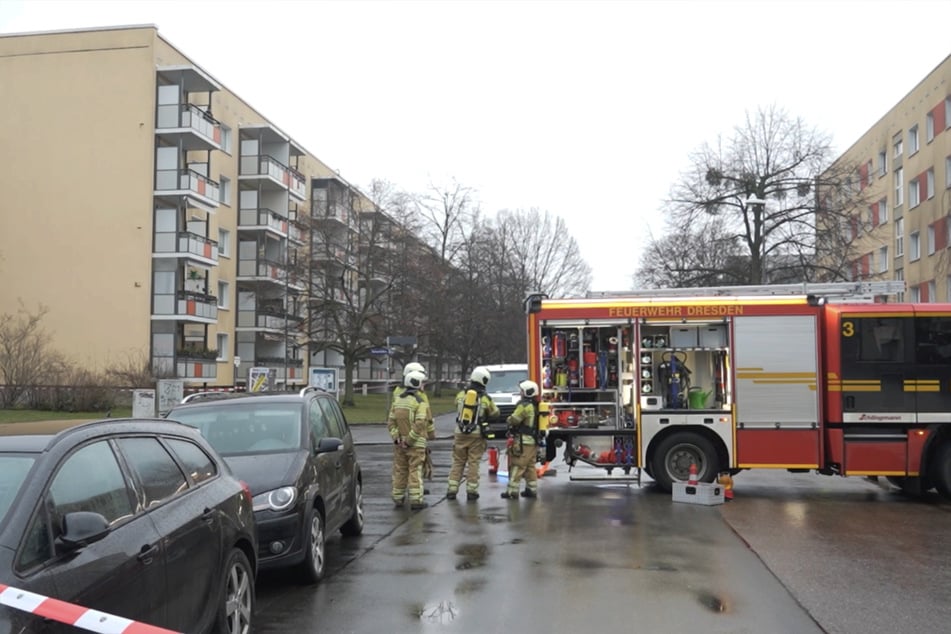 Zahlreiche Helfer waren am Freitagnachmittag in Tolkewitz im Einsatz.
