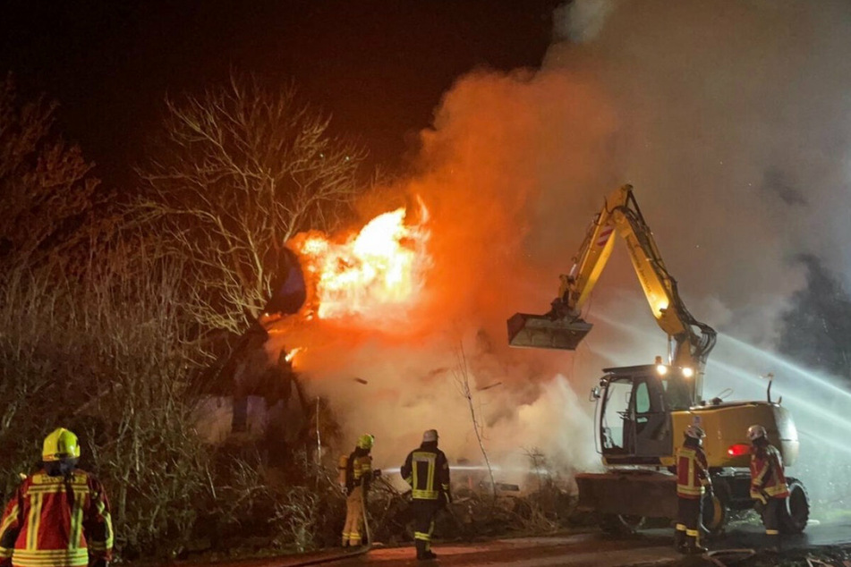 Im Dezember 2020 brannte das Ferienhaus von Oliver Geissen (52) ab, nun will er es wieder aufbauen.