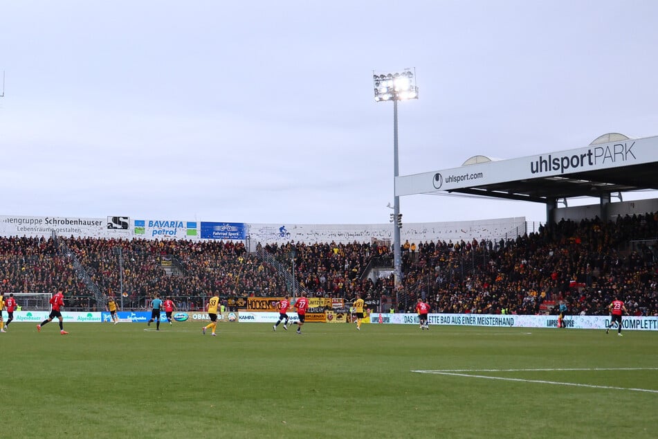 Der Sportpark in Unterhaching braucht ein neues Sicherheitskonzept. Ob das an baulichen Mängeln oder anderen Gründen liegt, ist derweil nicht bekannt.