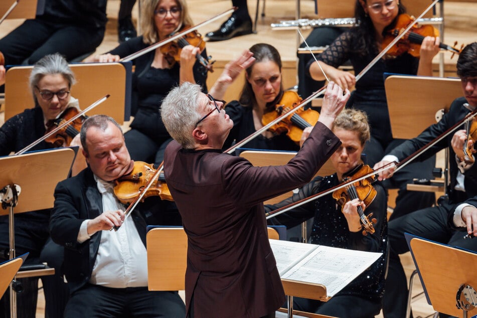 Sir James MacMillan (66) dirigiert die Dresdner Philharmonie.