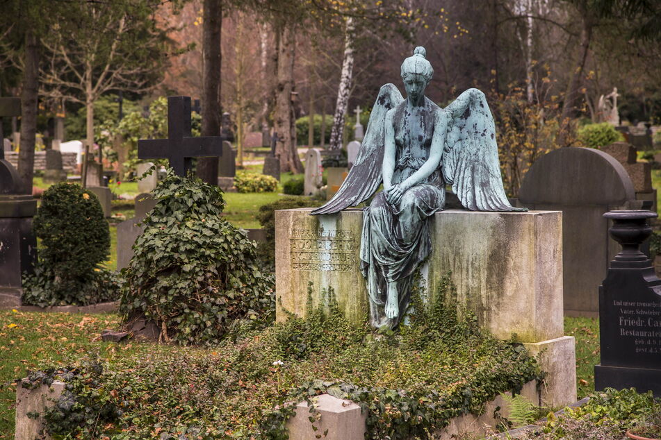 Die 58 Dresdner Fried- und Kirchhöfe sind auch ein Erinnerungsort. Über 250 Ehrengräber gibt es, viele liegen auf dem Johannisfriedhof.