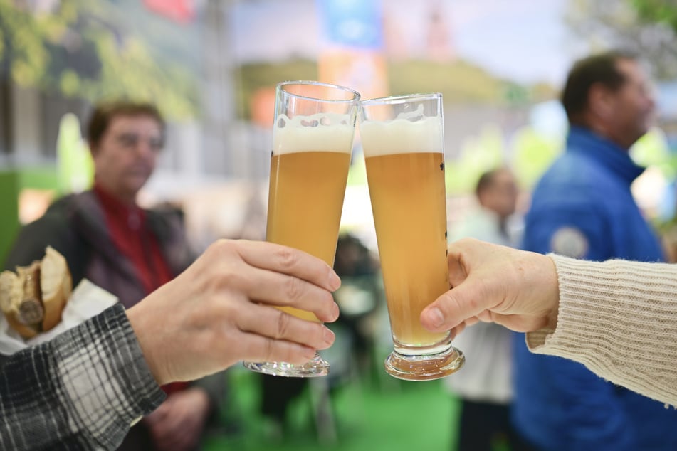 Bis zur Biergarten-Saison dauert es noch etwas. Vielleicht steigt dann auch wieder der Bierabsatz? (Symbolfoto)