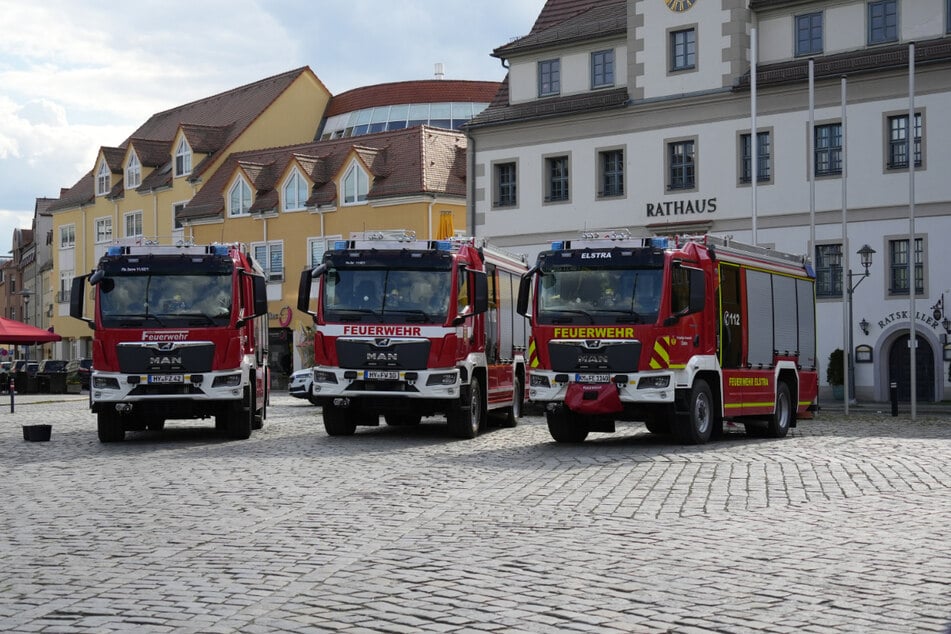 Die drei Neuanschaffungen wurden am Montag an Hoyerswerda, Spreetal und Elstra übergeben. Die Kommunen dürfen die Fahrzeuge behalten. Andere mussten und müssen Fahrzeuge abgeben.