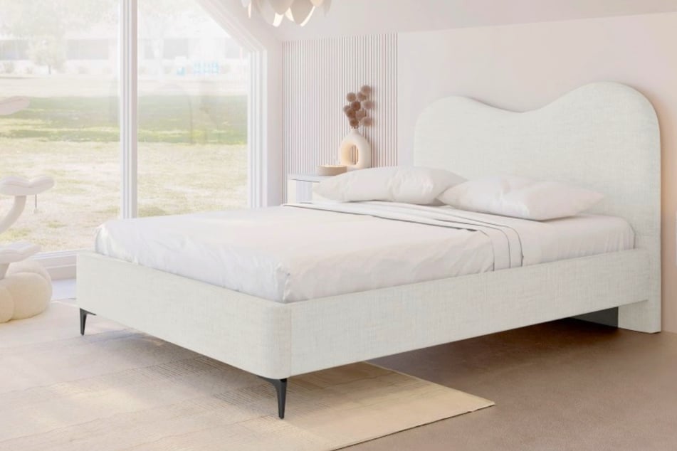 Dieses schöne Bett gibt's hier für unter 200 Euro ohne Lieferkosten