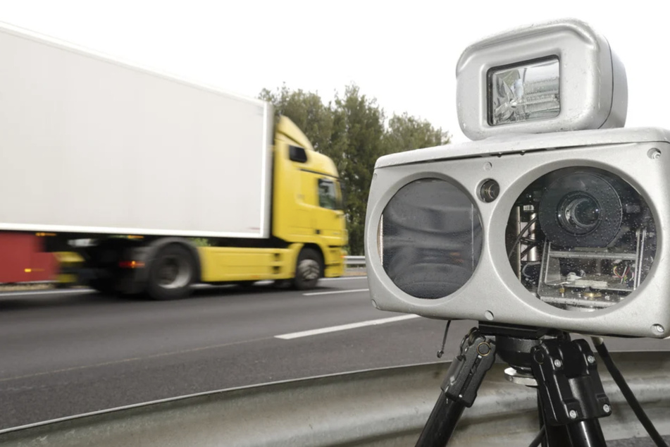 Achtung, teure Fotos! Die Polizei kontrollierte am gestrigen Montag auf der A72 die Geschwindigkeiten von zahlreichen Autofahrern. (Symbolbild)