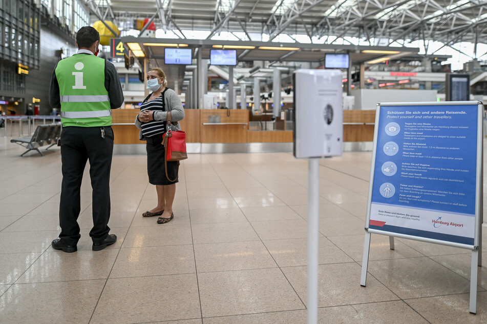 Der Flughafen bereitet sich auf Reiserückkehrer vor.