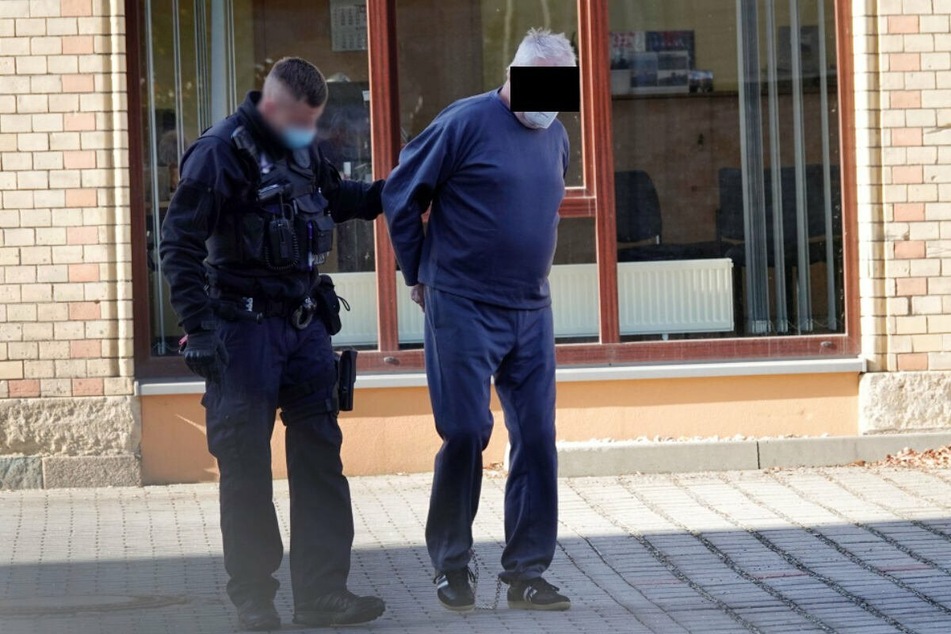 Julius Z. (73, r.) soll seinen Quasi-Stiefsohn (41) erschossen haben. Nun ermittelt die Staatsanwaltschaft wegen Mordes.