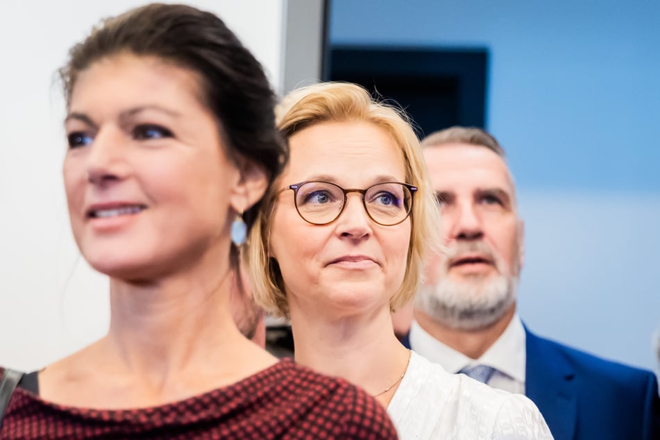 Sahra Wagenknecht (54, l.) ist mit den von Katja Wolf (48, M.) ausgehandelten Ergebnissen in Thüringen nicht zufrieden.