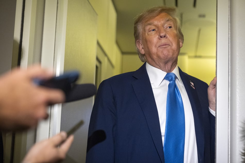 US-Präsident Donald Trump (79) möchte Produkte aus den USA wieder attraktiver machen. Anfangen möchte er dabei mit eigenen Smartphones.