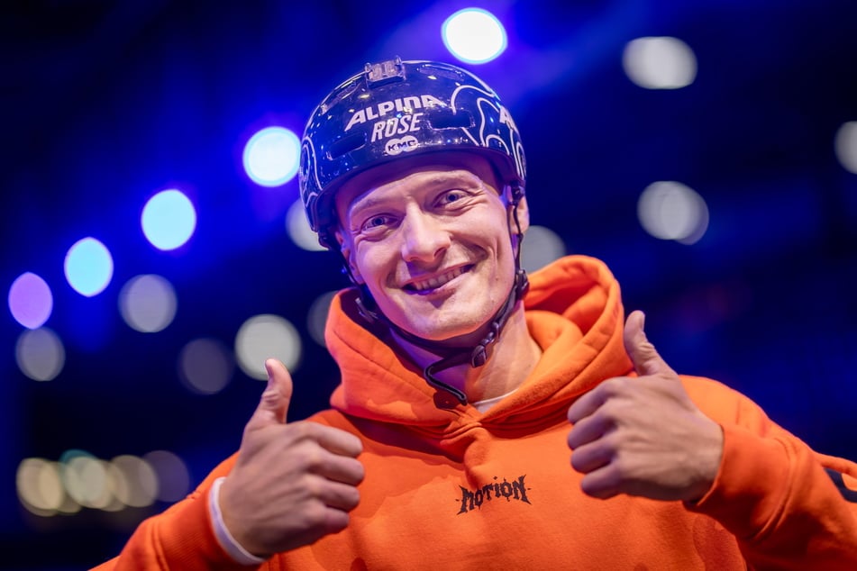 Hals- und Beinbruch! Top-Biker Lukas Knopf (28) fährt am morgigen Samstag seine erste eigene Freestyle-Show.