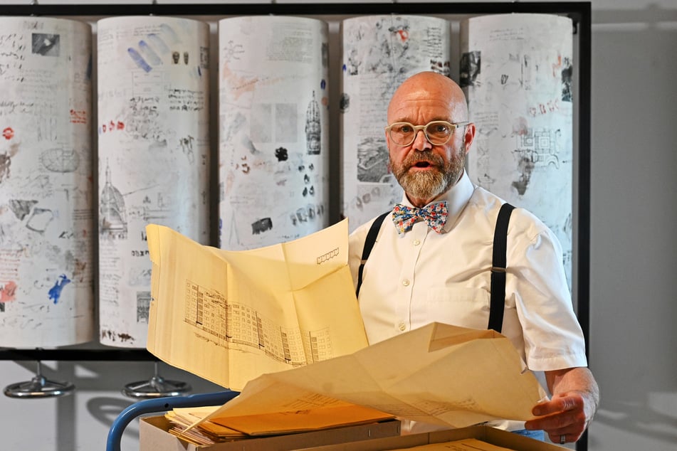 Stadtarchiv-Leiter Thomas Kübler (60) ist Plattenbau-Liebhaber, wuchs selbst in einem auf.